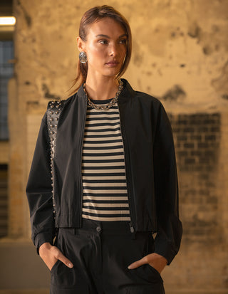 Alana Jacka Svart