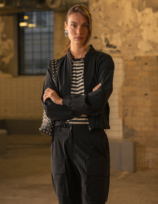 Alana Jacka Svart
